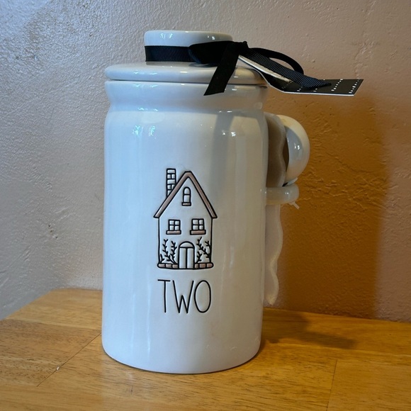 NWTS Rae Dunn “TWO” Gingerbread House Ceramic Kitchen Canister With Spoon. - Picture 2 of 8